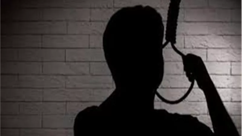 تفاصيل شنق عامل ألوميتال لنفسه بعد رفض والده زواجه  