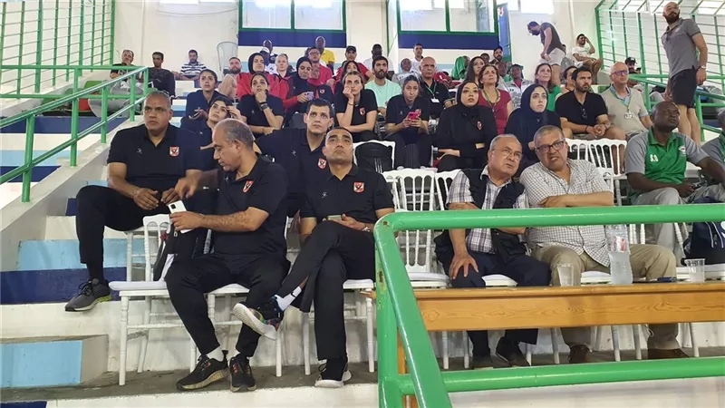 سر تواجد الجهاز الفني للأهلي خلال لقاء قرطاج والبنك بالبطولة الأفريقية للكرة الطائرة