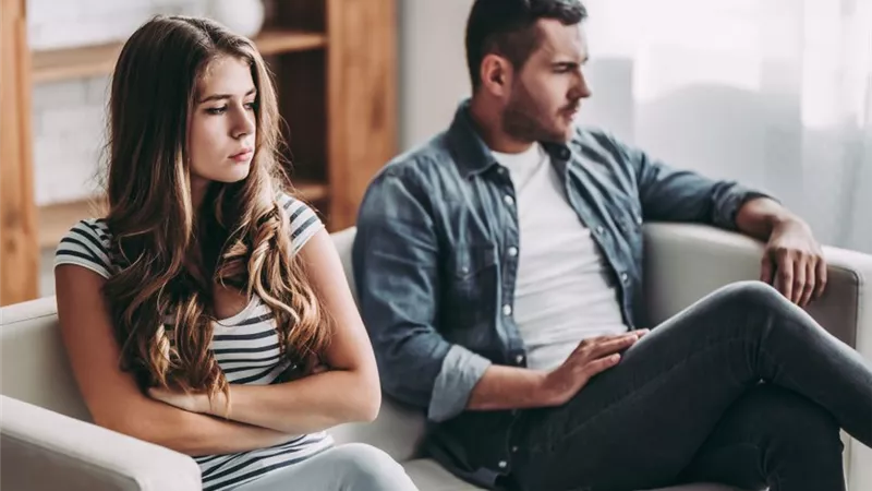 الشكوى والزن.. سلوكيات تجنبيها كي لا تكوني زوجة مملة| فيديو