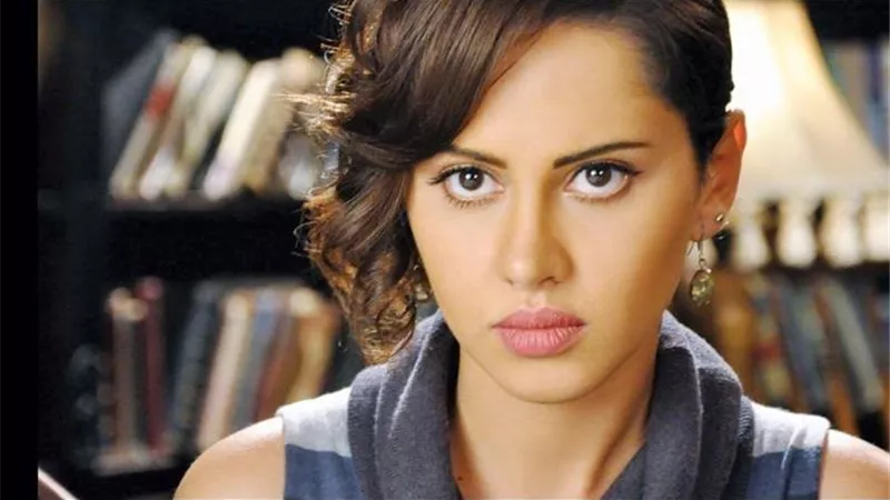 بالصور.. ياسمين رئيس تستعين بلوك غريب في 
