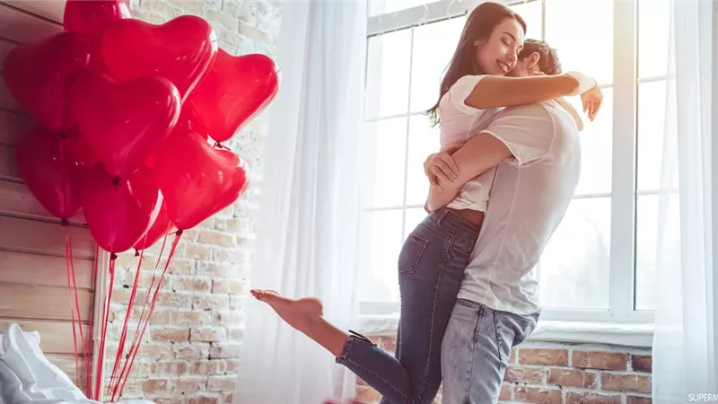 خليكي طفلته المدللة.. 8 أسرار تكسري بها روتين العلاقة الزوجية