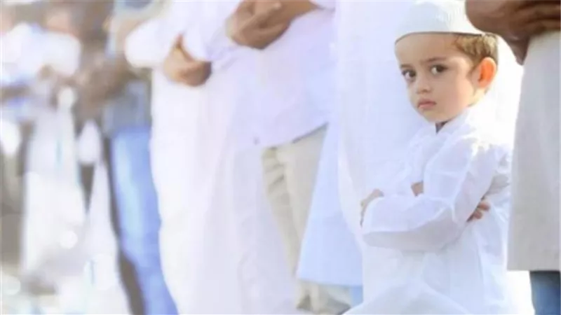 حكم أخذ الأطفال غير المميزين إلى المساجد.. «الأزهر» يُجيب