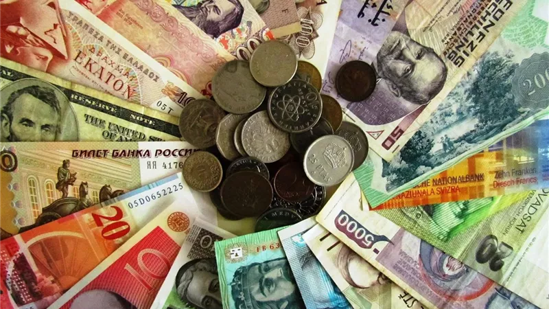 أسعار الدولار والعملات العربية والأجنبية اليوم الاثنين في البنوك ومحلات الصرافة