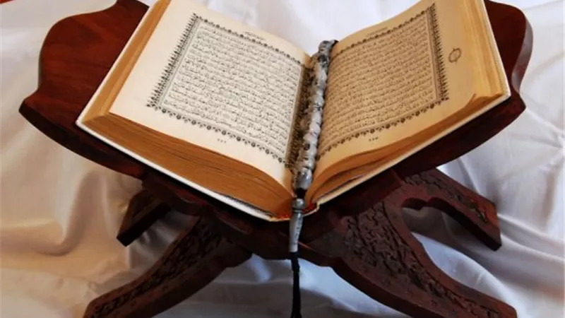حكم قراءة القرآن قبل صلاة الجمعة.. «الإفتاء» تُجيب 