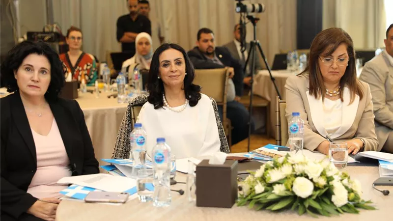 رئيسة «القومي للمرأة» تستعرض مشروعات الإقراض والادخار للسيدات الريفيات