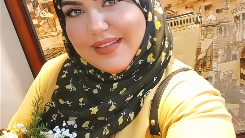 الرسم بالدقيق والقهوة.. إسراء تحاكي أفلام هوليوود وتجسد عاصفة ثلجية حقيقية| صور