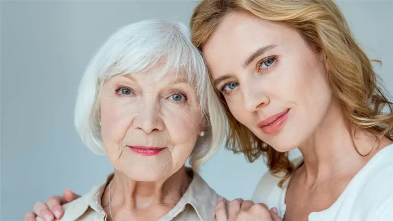 الحكيمة والكاجوال.. استشاري العلاقات تكشف عن أنواع الحموات وكيفية التعامل معهن