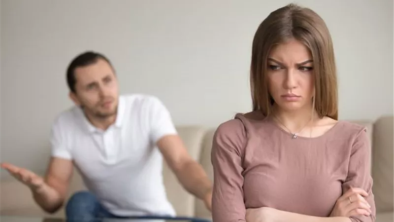 زوجتي مستواها المادي أعلى مني.. والتعليقات: «اختيارك اشرب بقى»