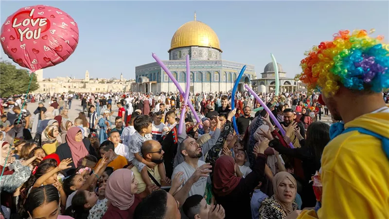 «زيارة القبور وعمل الكحك».. عادات استقبال عيد الأضحى في فلسطين