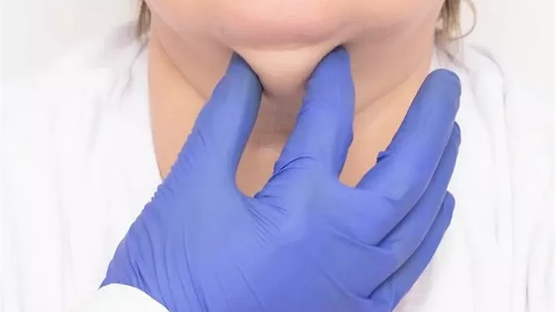 تعرفي على أفضل طرق التخلص من الذقن المزدوجة