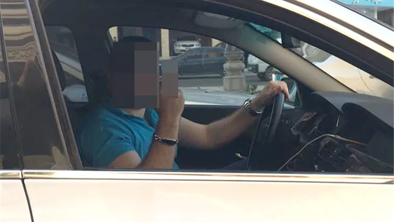 امسك متحرشًا.. سيدة تصور شخصًا تحرَّش بها بأفعال خادشة داخل سيارته