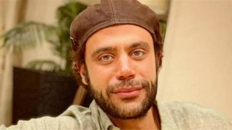 شاهد| أول ظهور زوجة النجم محمد إمام بالعرض الخاص لفيلم 