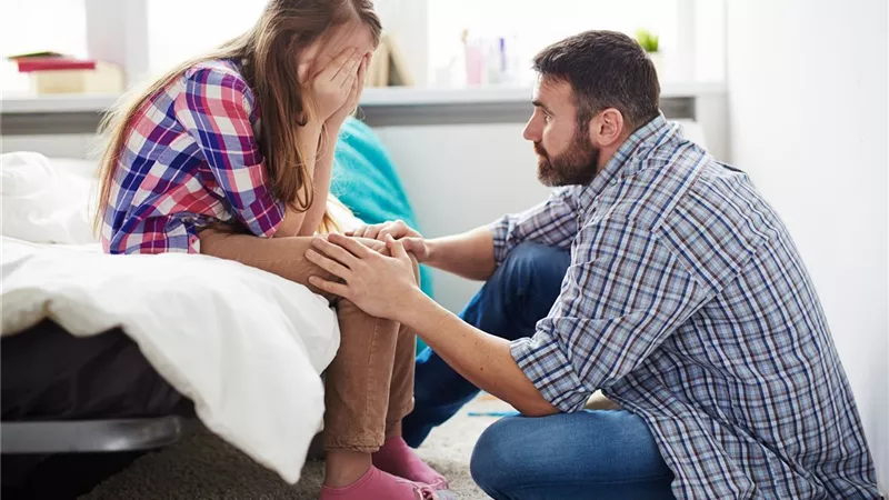 تفاصيل قصة ابتزاز شاب لطفلة بصور مفبركة.. والأب: «أحبسه إزاي؟»
