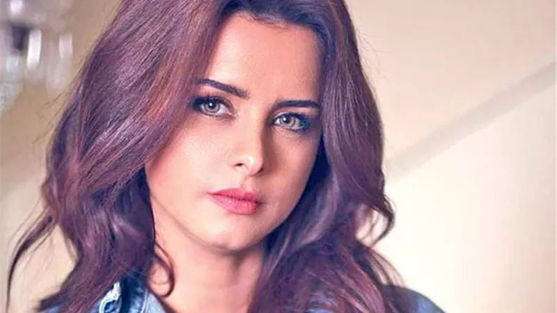 نور اللبنانية تتألق بإطلالة كاجول| صور 