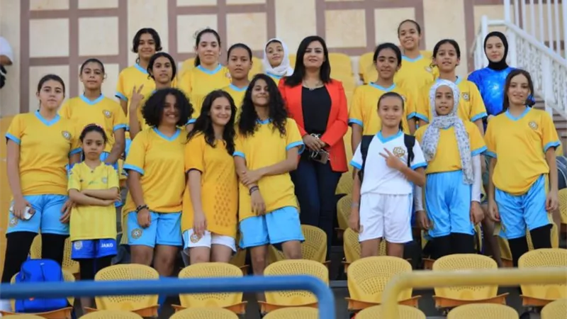 لاعبات الكرة النسائية بالإسماعيلي يؤازر فريق الرجال أمام «سيمبا التنزاني»