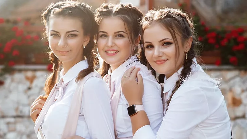 مشاكل البنات في سن العشرين.. فيديو جراف 