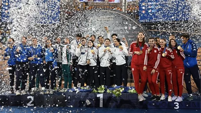 منتخب كوريا الجنوبية للسيدات يفوز بذهبية بطولة العالم للسلاح