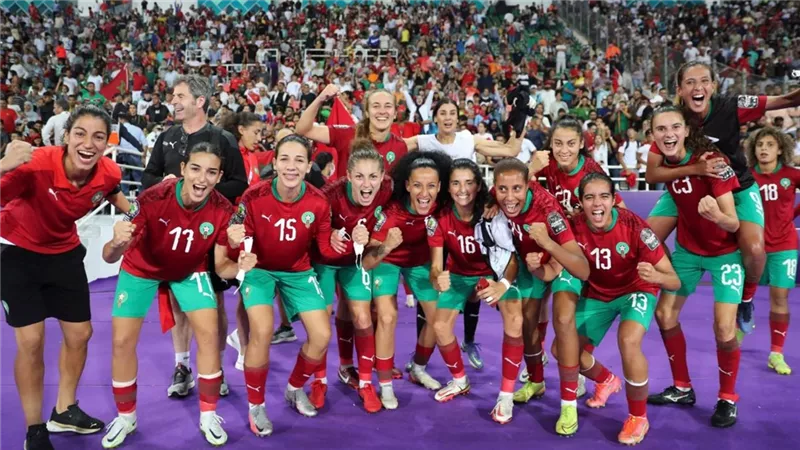 صراع شرس بين المغرب وجنوب أفريقيا لتحقيق إنجاز تاريخي في الكرة النسائية