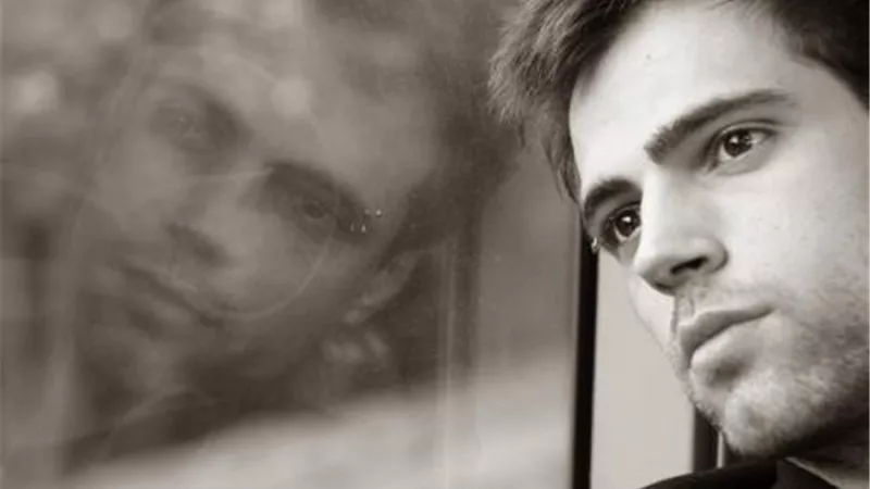 يرفضون إطعامه.. شاب ضحى من أجل شقيقاته فواجه الجحود