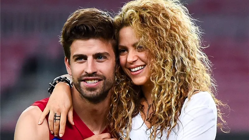 أزمة «بيكيه وشاكيرا» على أبواب القضاء.. واللاعب يساومها بالمال