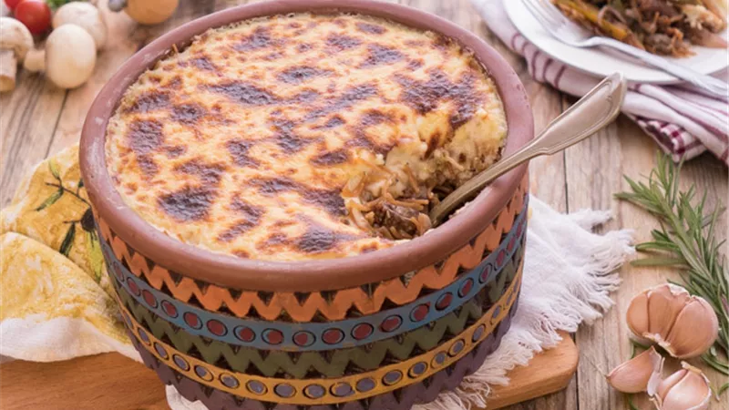 طريقة عمل «طاجن شعرية بالسجق»  