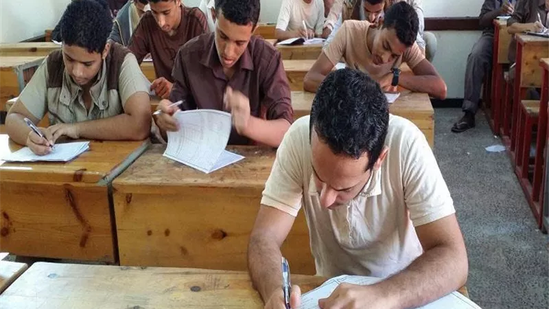 طلاب الدبلومات الفنية يؤدون امتحاناتهم لليوم الثاني
