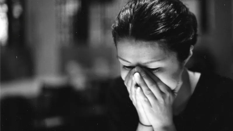 بعد صبري على غربته وخدمة أهله كافأني بصدمة عمري وأنا كمان فاجأته، والتعليقات: 