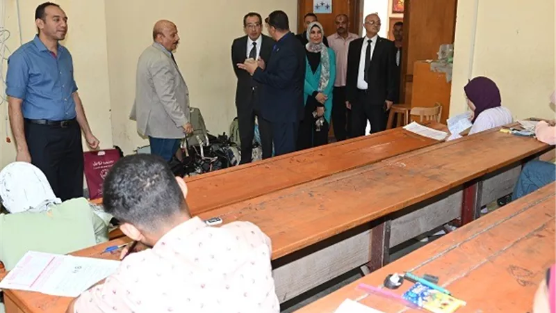 رئيس جامعة الفيوم يتفقد اختبارات القدرات بكليتي التربية النوعية والتربية الرياضية