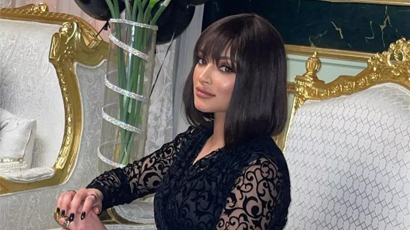 «ظهرت بروب النوم».. الكويتية شوق الهادي تُثير الجدل بإطلالتها