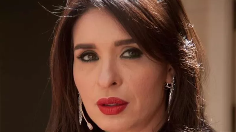 دينا تهاجم عمر كمال بعد قرار استغنائه عن الراقصات: أنت كذاب