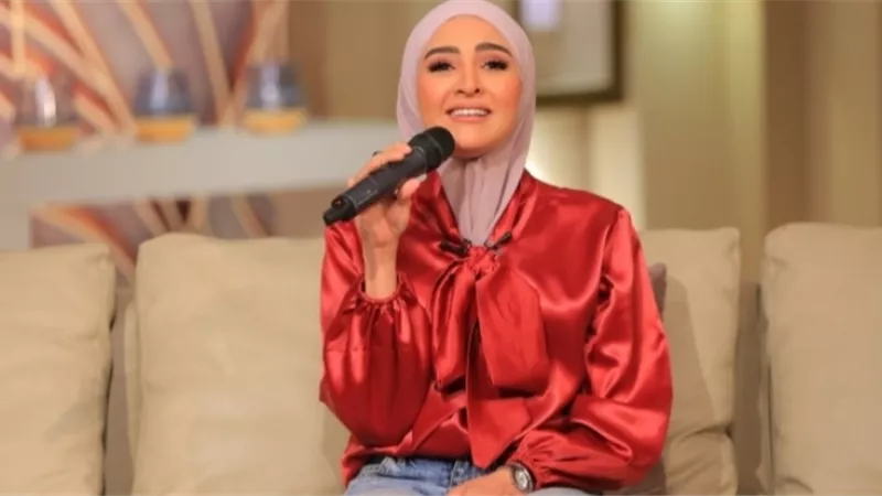 هلا رشدي تكشف تفاصيل دخولها عالم الفن.. ولقائها الأول مع أكرم حسني