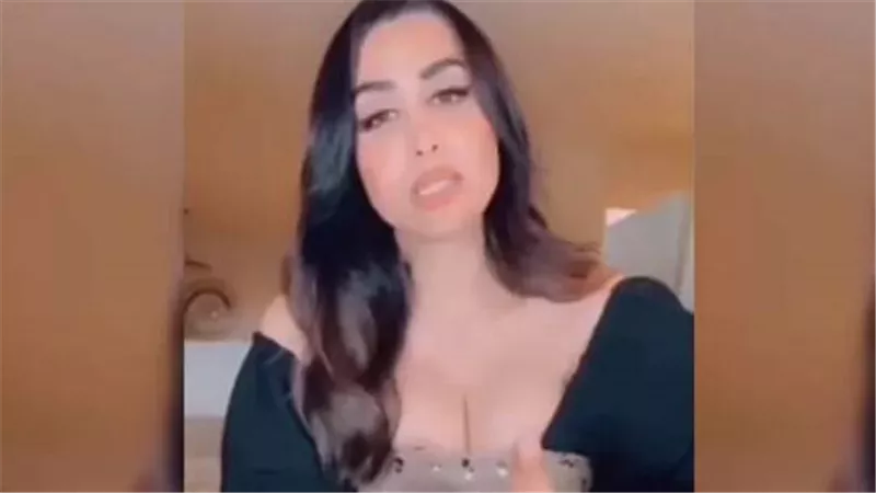 بعد أن استعرضت مؤخرتها.. نجل هند القحطاني يدافع عن والدته