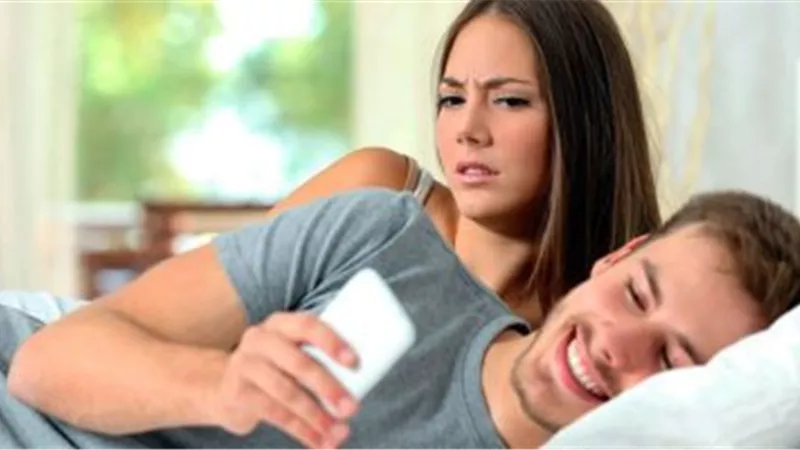 زوج يشكو: زميلتي تهتم بي أكثر من زوجتي.. وهجوم كاسح عليه