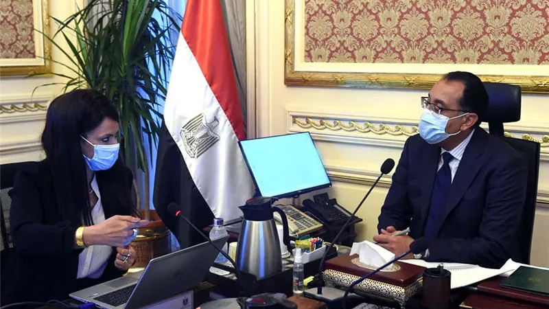 المشاط ومدبولي يستعرضان محاور برنامج «نُوَفِّي» للاستثمار بمشروعات المناخ