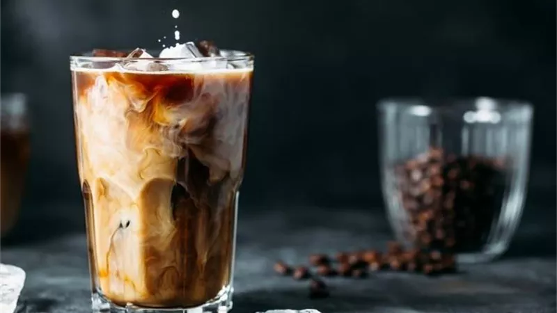 واجهي حر الصيف.. طريقة عمل الآيس كوفي في المنزل