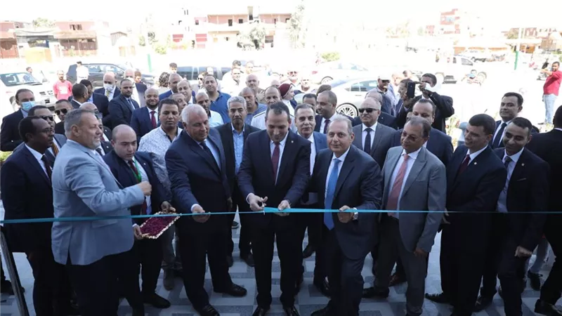 البنك الأهلي المصري يفتتح أحدث فروعه بمدينة الفرافرة 