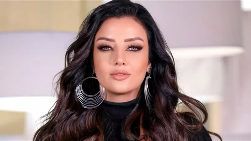 تعرفى على خلطة رضوى الشربيني لنفخ الشفايف  