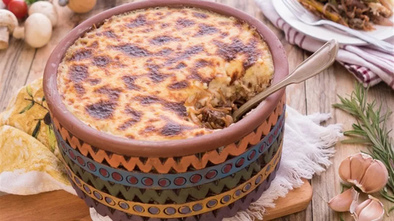 طريقة عمل طاجن شعرية بالسجق.. فيديو جراف
