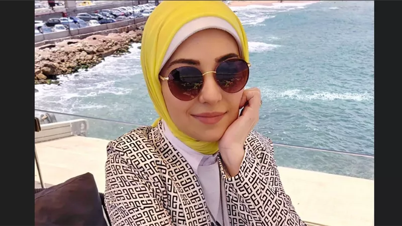 منال المواردي.. عاشقة فن المكرمية تبهر العيون بقطع ديكور مميزة