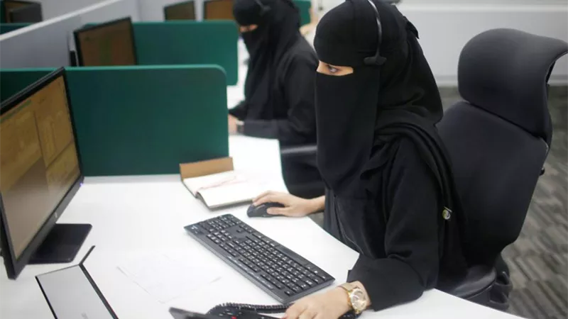 اعرفي حقك.. الإسلام أجاز للمرأة العمل مثل الرجل تمامًا