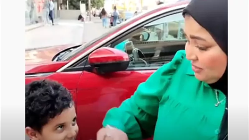 بتتعاملي إزاي مع طفلك العنيد؟!.. فيديو 