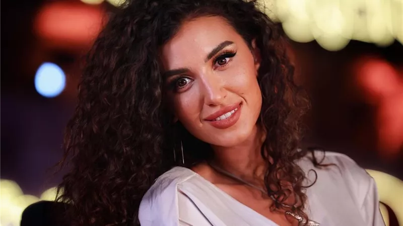 جميلة مهرجان القلعة.. آية الغرياني تحقق حلمها وتستعرض رشاقتها برقصة طريفة.. صور وفيديو