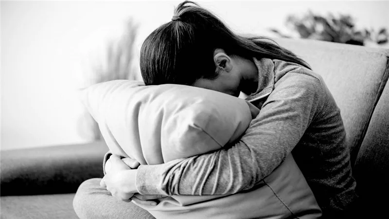 قبل أن تصل إلى الانتحار.. هذه أسباب الاكتئاب وطرق التعامل معه 