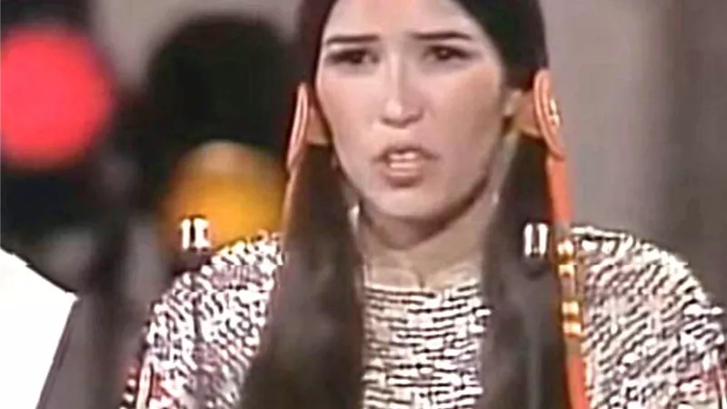 بعد واقعة الحذاء والفستان.. «أوسكار» تضمد جراح ساشين لتل فيذر على طريقتها.. صور