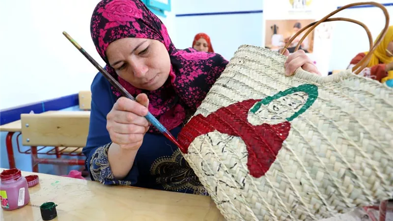 «القومي للمرأة» ينظم ورشة حرف يدوية لسيدات الفيوم.. صور
