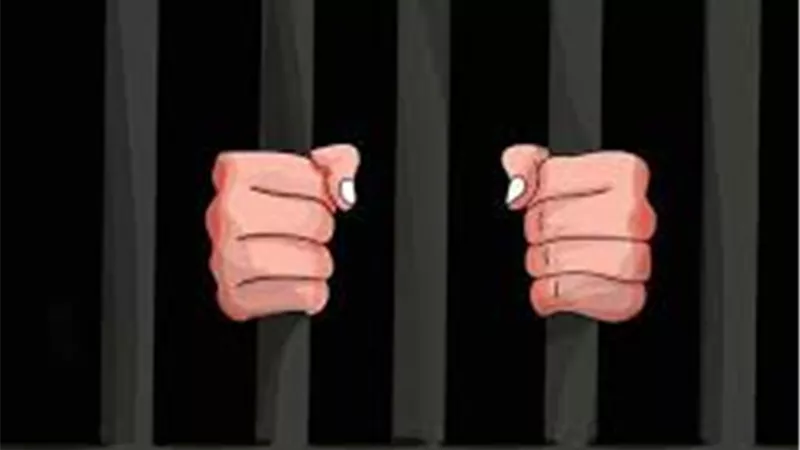 عامل يقتل طفلة بسبب 