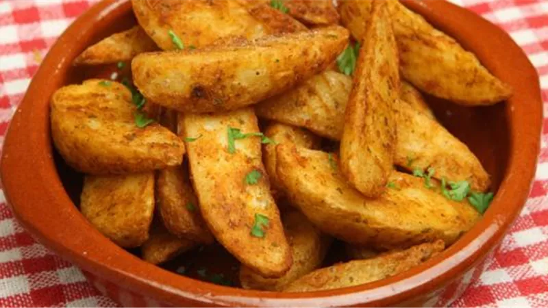 طريقة عمل بطاطس الودزج للشيف آية حبيب.. (فيديو)
