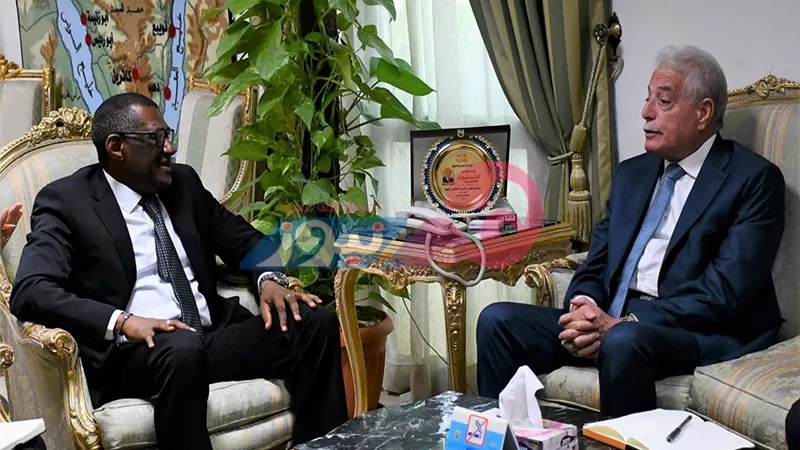 محافظ جنوب سيناء يلتقي سفير سيراليون استعدادًا لمؤتمر تغير المناخ