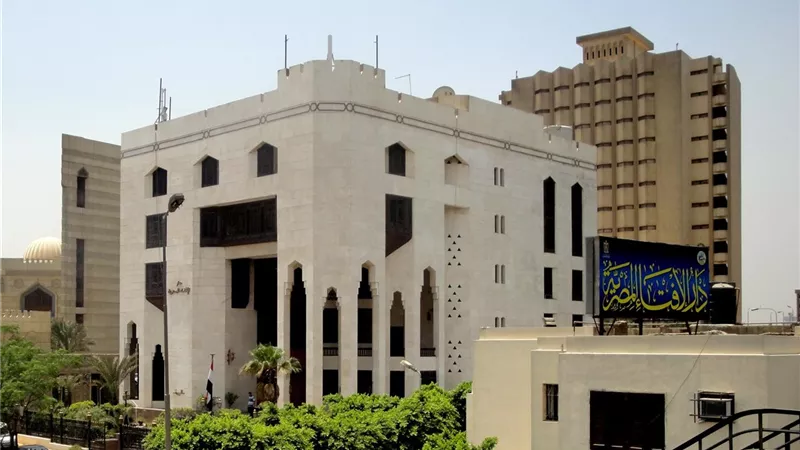 هل قراءة الفاتحة واجبة في الصلاة السرية والجهرية لصلاة الجماعة؟.. مستشارك الديني يُجيب (فيديو)