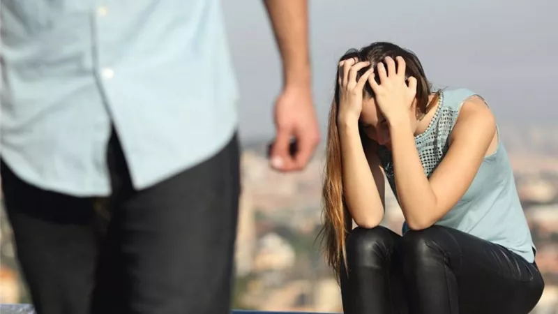 زوجة تشكو خيانة زوجها على النت.. والتعليقات تتآمر عليه